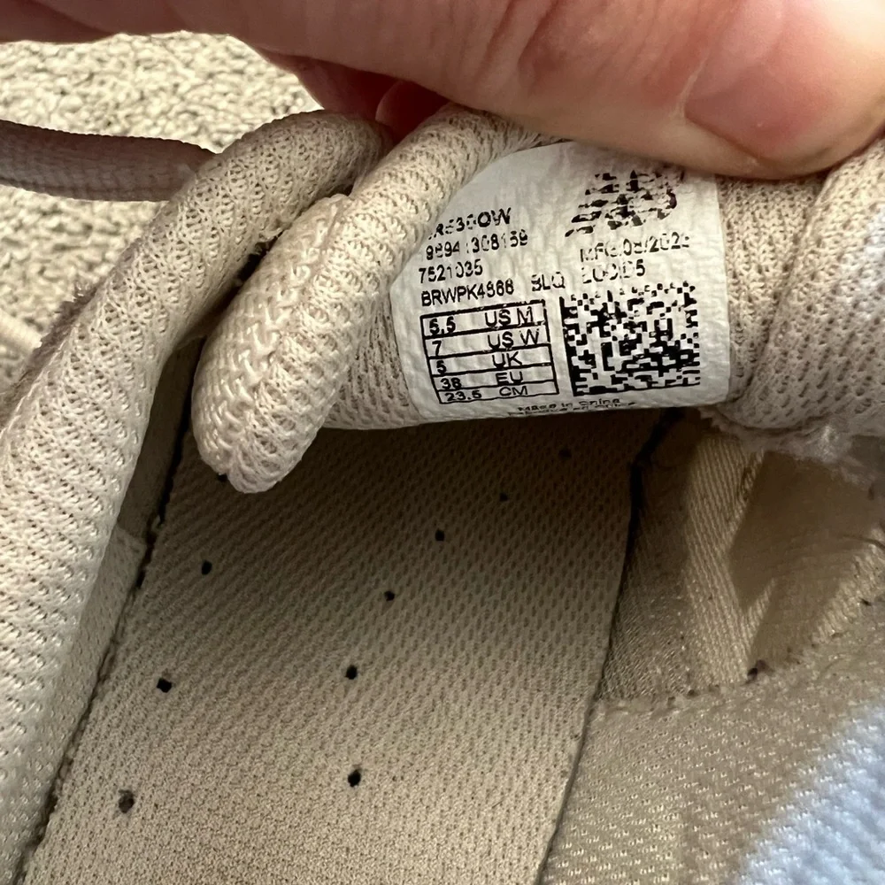 New Balance 530 Sneakers Womens Size 7 Cream Athletic Casual Running Shoes - Picture 4 of 8